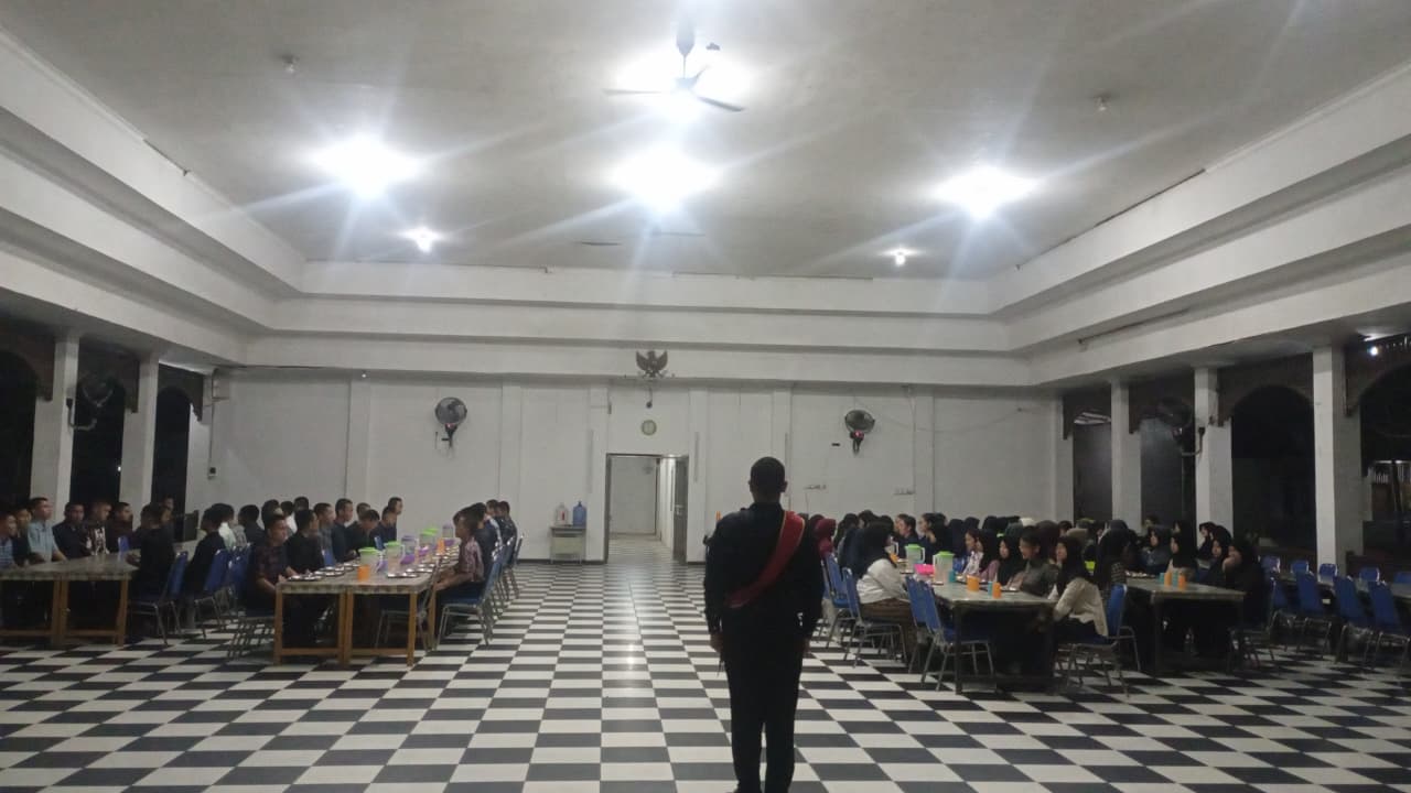 Makan Malam Asrama